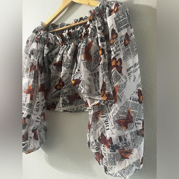 NWT Junior's Sz Small Live 4 Truth Top Butterfly & News Print (flowy) - Picture 6 of 15